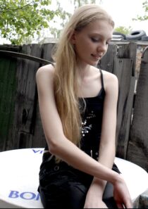 دانلود مستند Girl Model 2011378951-1846247602